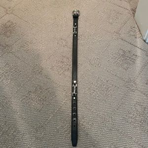 Equestrian Tory black leather belt horse-bit design